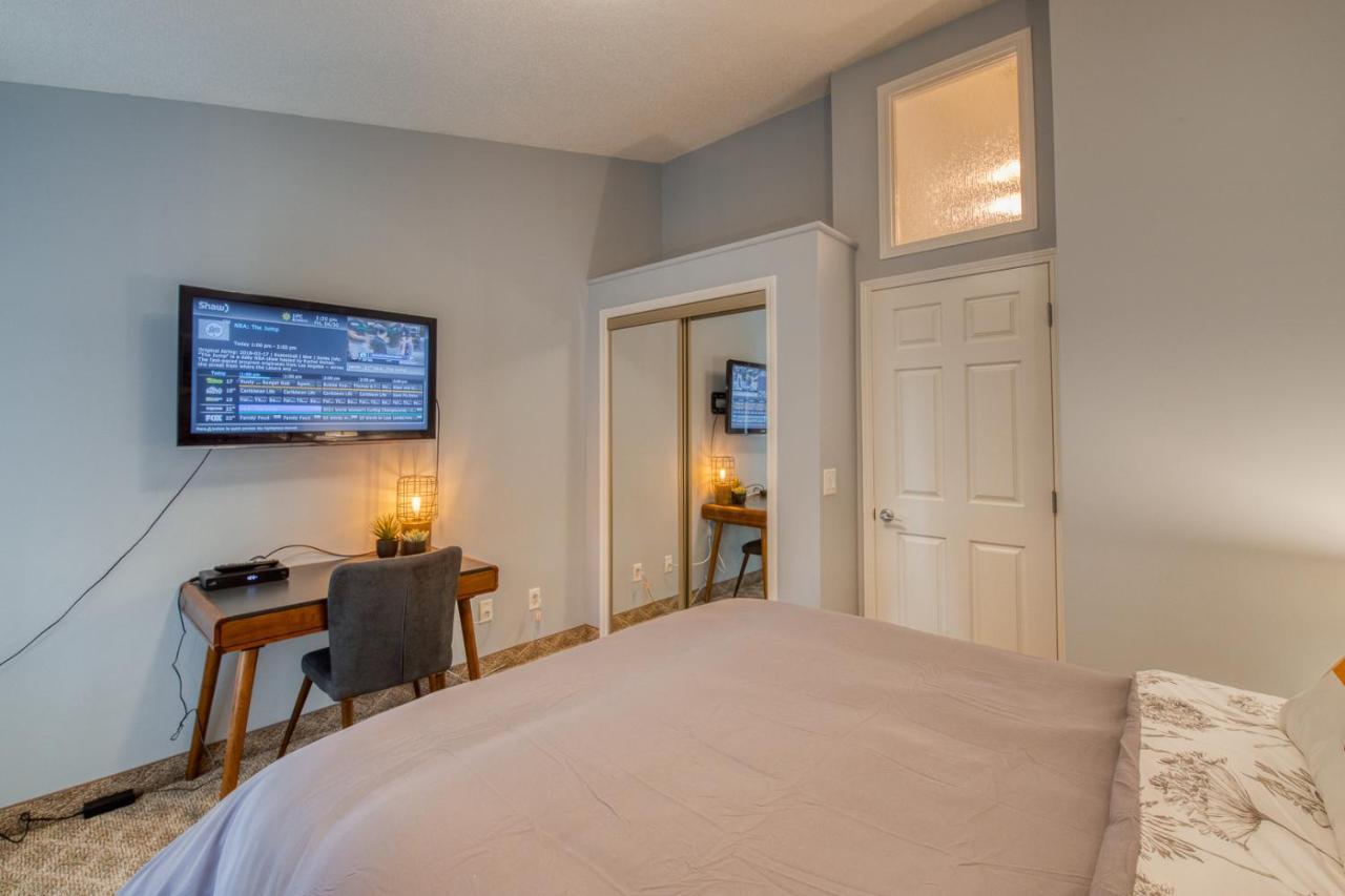 Beautiful Newly Reno 2Bdm 2 Bth Sleep Up To 6 Adults & Kids Mountain View Townhouse Suite كانمور المظهر الخارجي الصورة