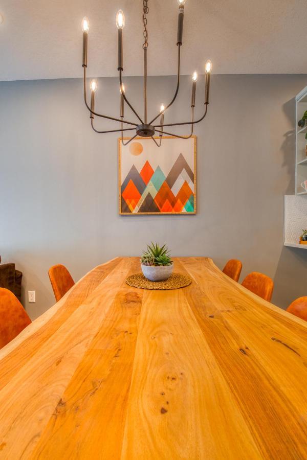 Beautiful Newly Reno 2Bdm 2 Bth Sleep Up To 6 Adults & Kids Mountain View Townhouse Suite كانمور المظهر الخارجي الصورة