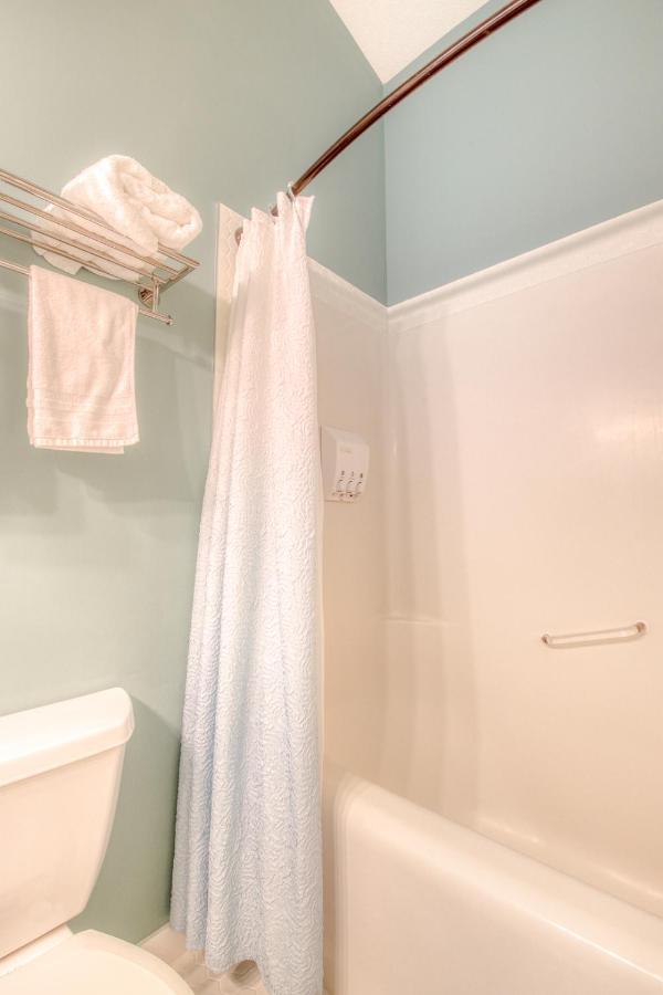 Beautiful Newly Reno 2Bdm 2 Bth Sleep Up To 6 Adults & Kids Mountain View Townhouse Suite كانمور المظهر الخارجي الصورة